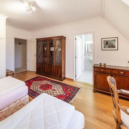 בית נופש Charming By High Fens מאלמדי